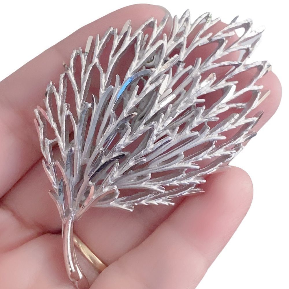 Classic Timeless Vintage Corocraft Intricate Double Leaf Pin Brooch Silvertone